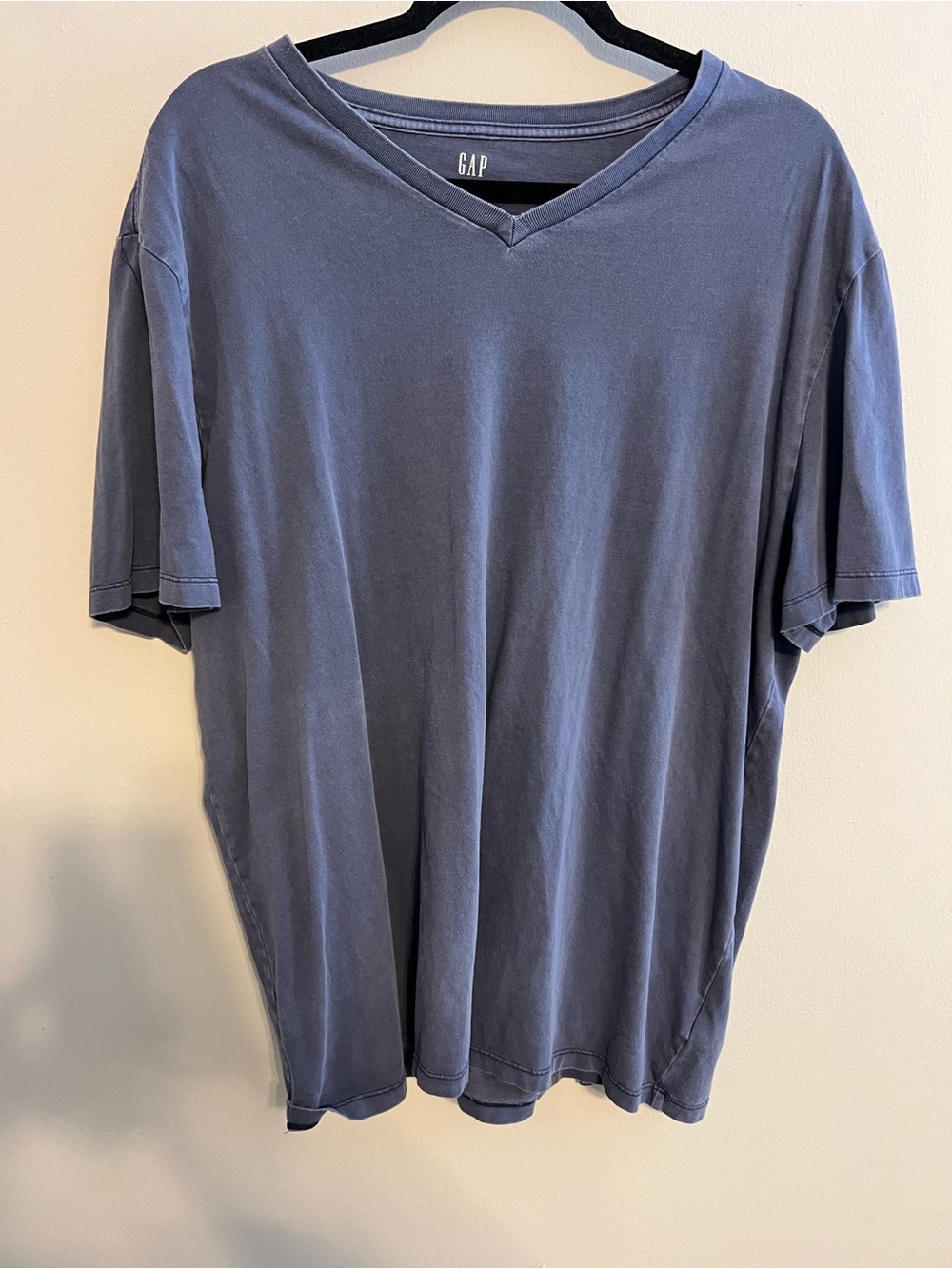 GAP Short Sleeve V-Neck Tee in Slate Blue